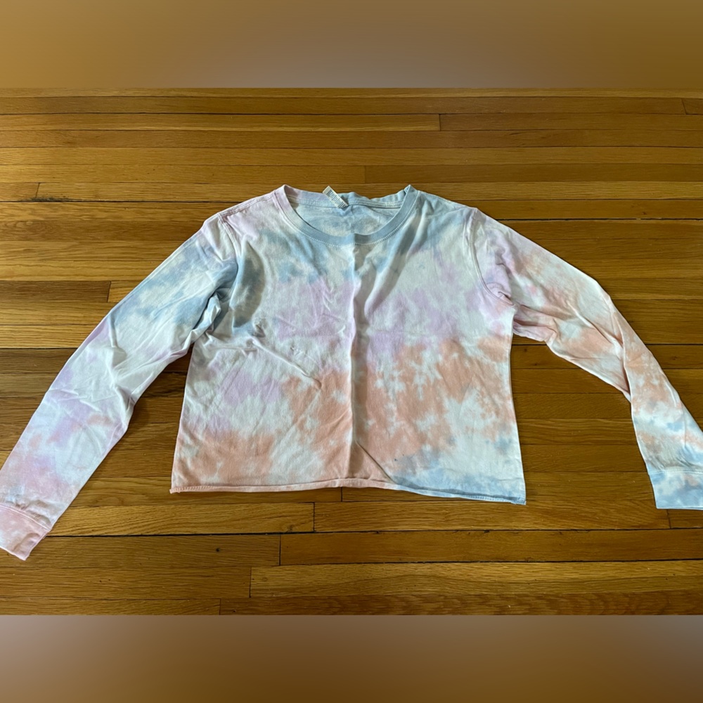 Women’s Cropped cotton Long-Sleeve Tshirt.